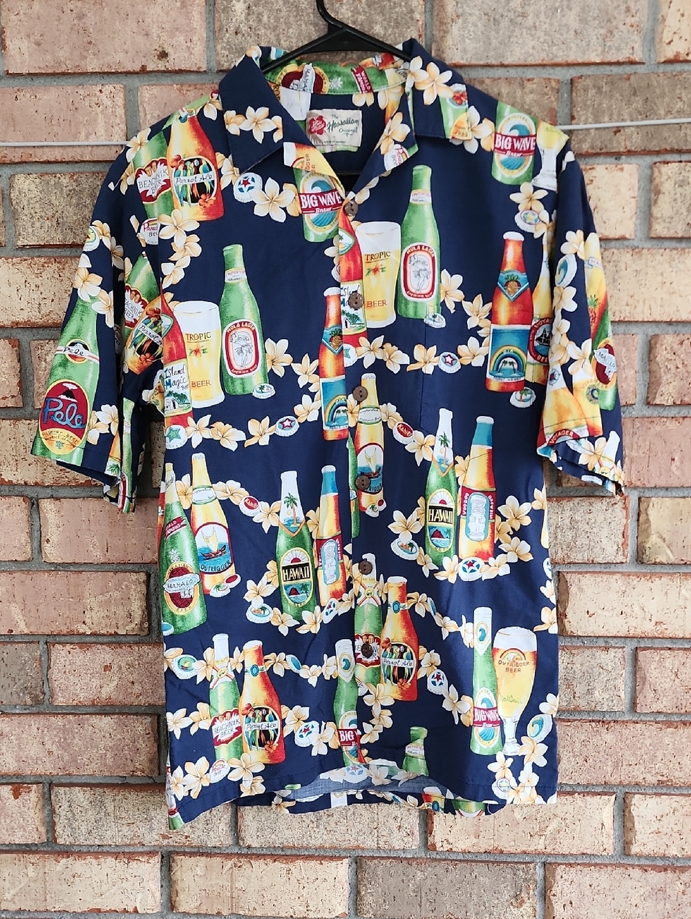Hilo Hattie The Hawaiian Original Size Med Vintage Navy Bottle Print SS Shirt